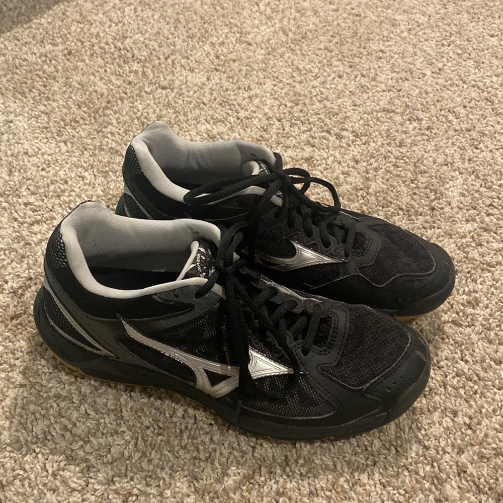 mizuno volleyball shoes